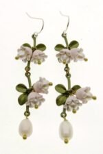 Lilys Leaf Pearl Drop Earrings - Image 4